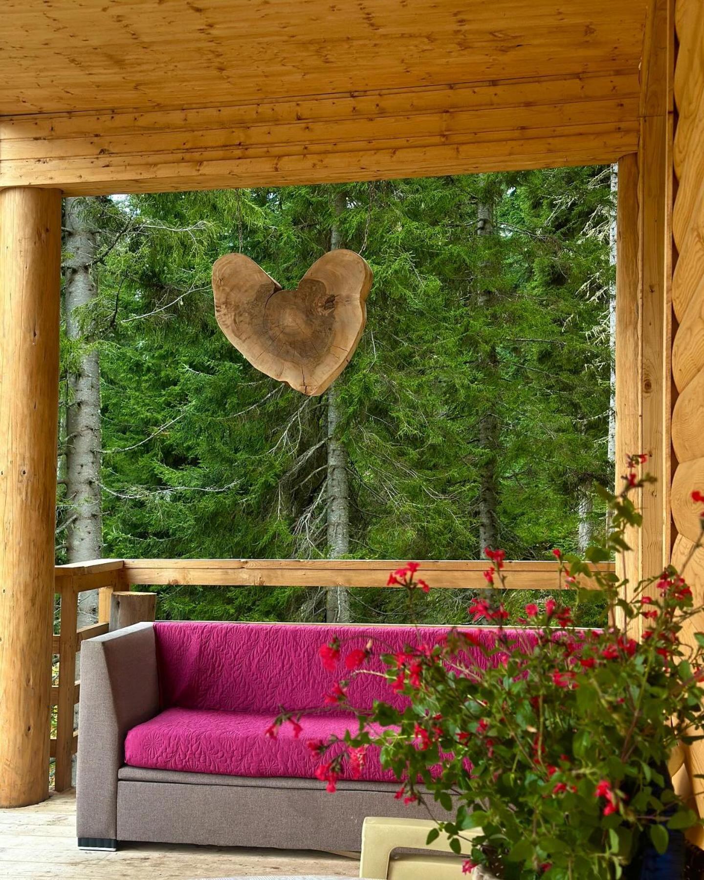فيلة In The Forest